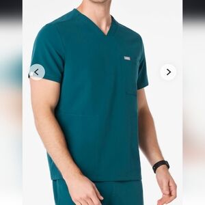 Figs Men's Chisec 3 Pocket Top